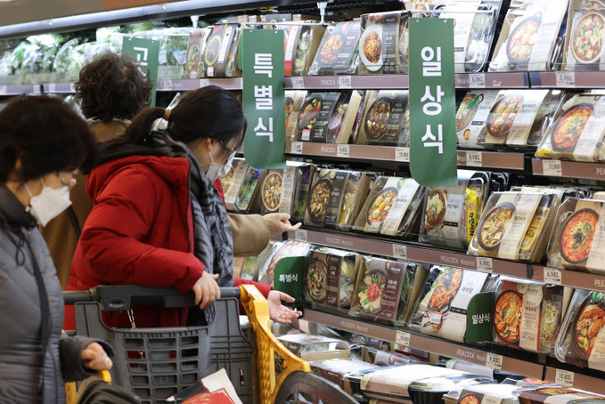 다가오는 설 '집콕족' 위해 밀키트 할인 판매