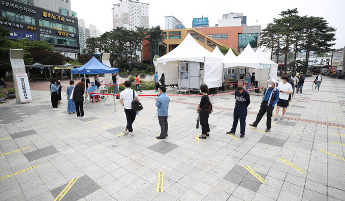 코로나19 사흘째 400명대