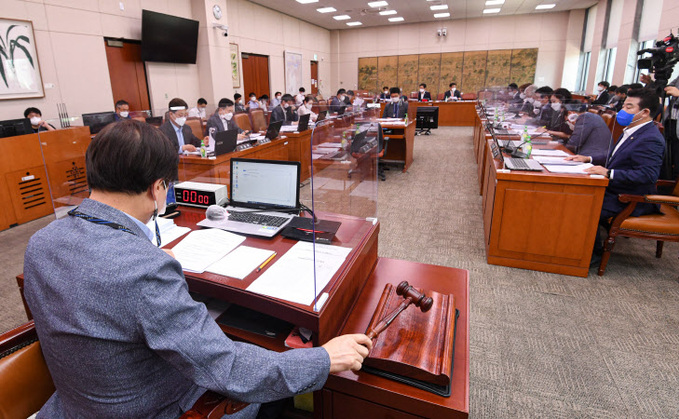 문체위 '언론중재 및 피해구제 관련법' 심의<YONHAP NO-2036>