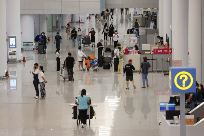 널널한 인천공항 입국장<YONHAP NO-3901>