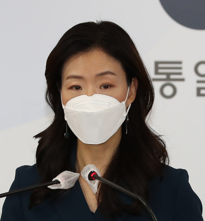 브리핑하는 이종주 통일부 대변인<YONHAP NO-2426>