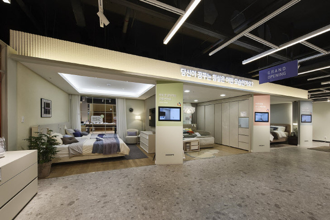 집콕생활 ‘Art 마케팅’ 확산… 가구·인테리어 업계, 디자인 선호 ‘아트슈... - 뉴스 썸네일 이미지