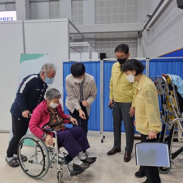 노인복지시설 이용자 코로나 백신접종 지원