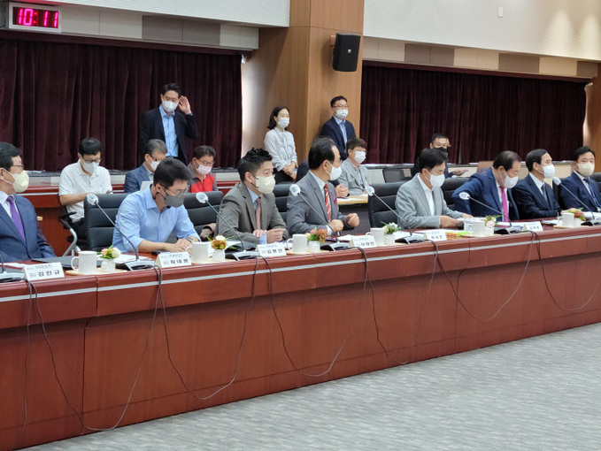 충남도, 18개사 4282억 투자협약 기업유치 ‘가속도’ - 뉴스 썸네일 이미지