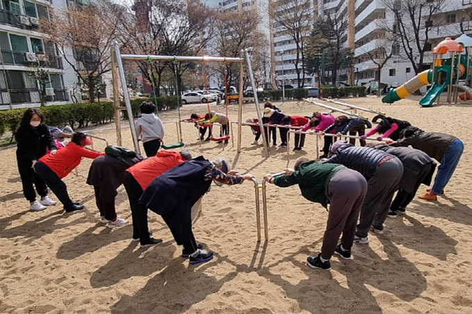 [사진4]어르신걷기활동