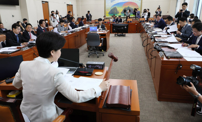 정무위 '국회의원 전원 가상자산 자진신고' 결의...