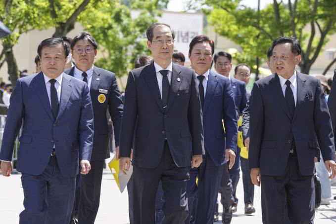 한덕수 국무총리, 노무현 전 대통령 서거 14주기...