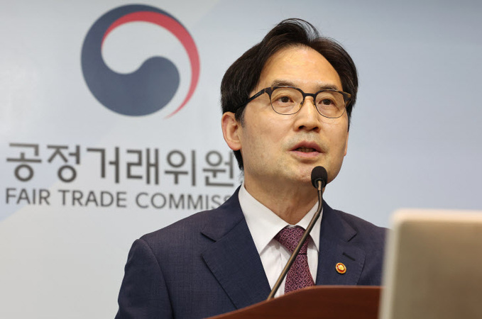 한기정 공정위원장, 이동통신 3사의 5G 속도 과...<YONHAP