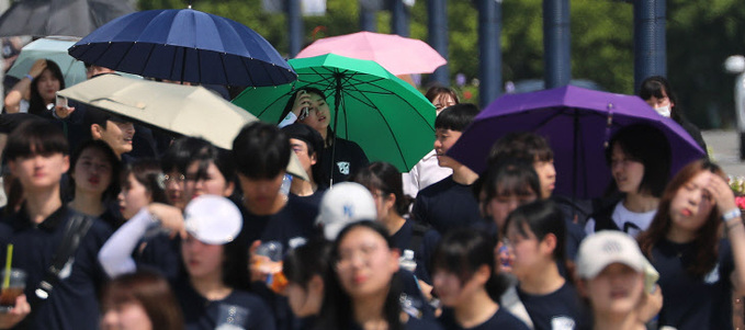 양산이 필요한 날씨<YONHAP NO-3611>