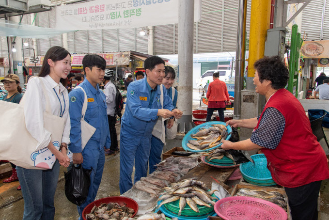 광양제철소 추석맞이 전통시장 방문