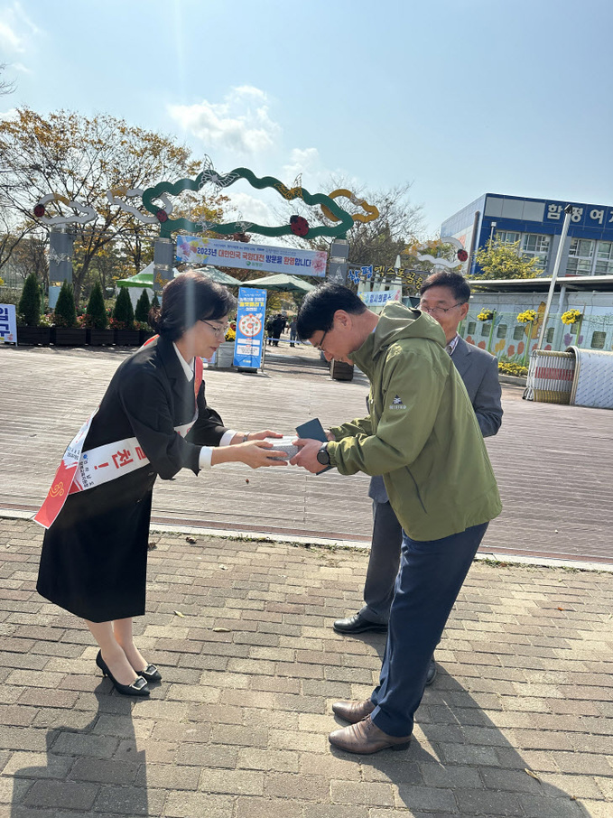 함평교육지원청, 국향대전서 청렴한 함평교육 알리기 캠페인 실