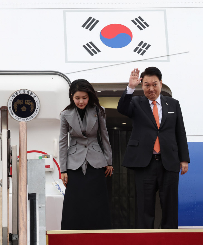 윤석열 대통령 내외, 네덜란드 국빈 방문 출국