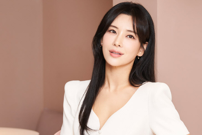 [비바100]10년만에 ‘드라큘라’ 미나로 돌아온 정선아 “늘 도전인 선택, 후회는 없어요!” - 브릿지경제
