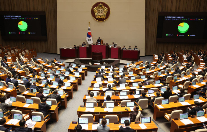 화학물질관리법 일부개정법률안 통과<YONHAP NO-3073>