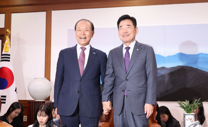 국회의장 예방한 국민의힘 황우여 비상대책위원장