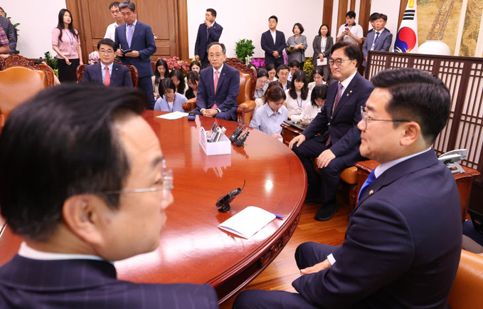 '여야' 무거운 분위기속 우원식 국회의장과 회동