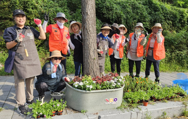 염화로 꽃거리정비