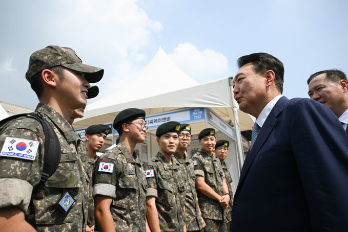 윤석열 대통령, 제대군인 취·창업 박람회 장병