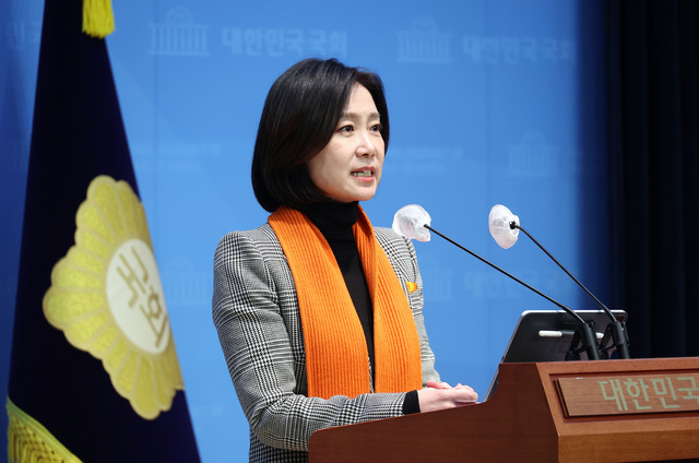 <b>개혁신당</b> 1주기, <b>내홍</b>…<b>허은아</b> “욕심때문 자리 지키는 것 아냐”