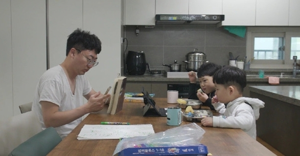 ‘<b>충주맨</b>’ 김선태, ‘<b>전참시</b>’ 재출격…<b>승진</b> 후 달라진 일상 공개
