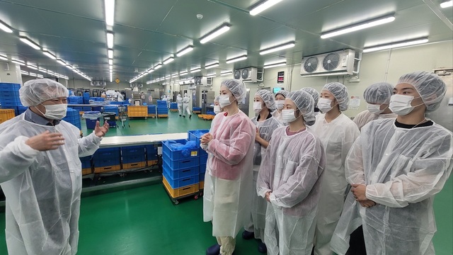 「三角形のキンバップあたり3300個」… e -mart 24大学生MDサポーター、FFファクトリーツアー
